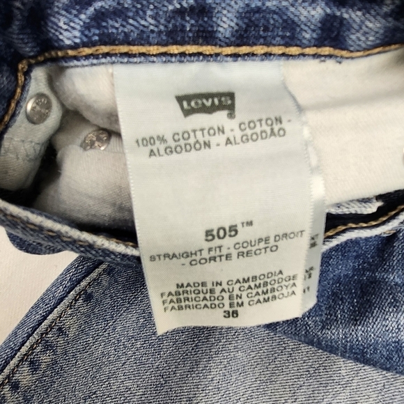 Levi's 505 Light Wash Distressed Style Shorts. 100% Cotton. - Picture 6 of 6